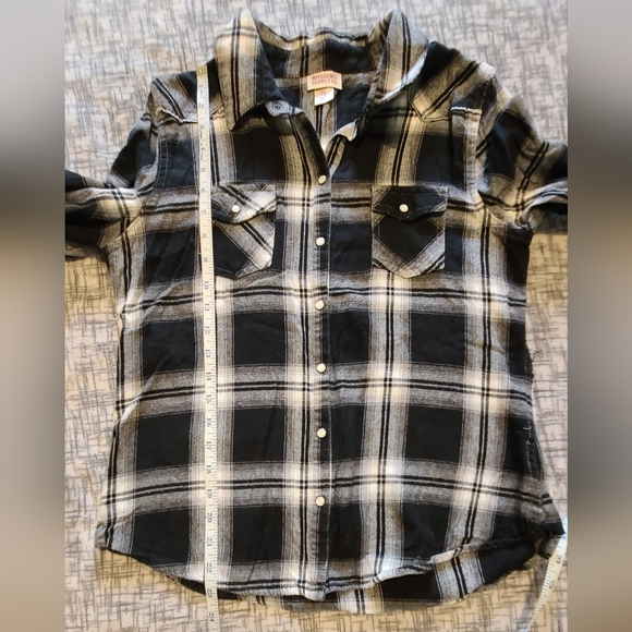 Plaid Top - Picture 3 of 4